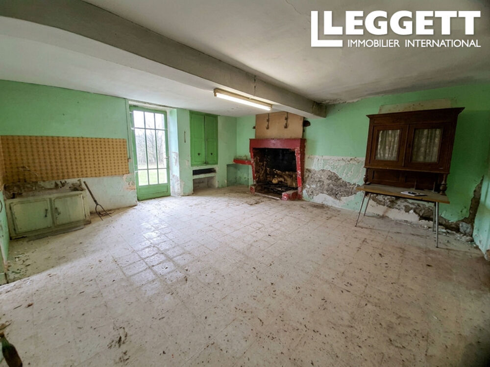 Vente Maison Projet de rénovation : maison de sept pièces, grand grenier, deux granges et un terrain dans un petit hameau. Montignac-le-coq