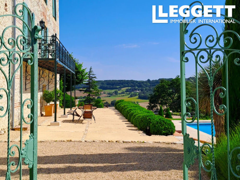 Vente Maison Domaine d?exception  au c?ur du Sud Ouest avec maison de maître , 4 gîtes, salle de réception et belle vue . Villeneuve-sur-lot