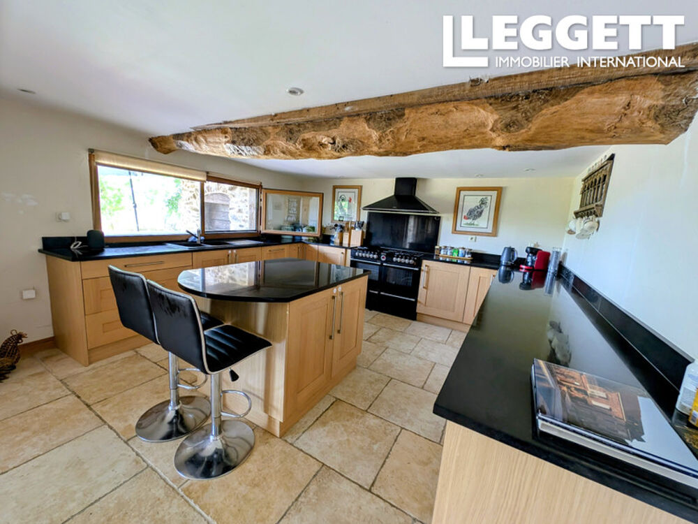 Vente Maison Superbe grange rénovée (2 salons, 5 chambres, 4 salles d'eau, salle de jeu), piscine, beau terrain avec vue Pradinas