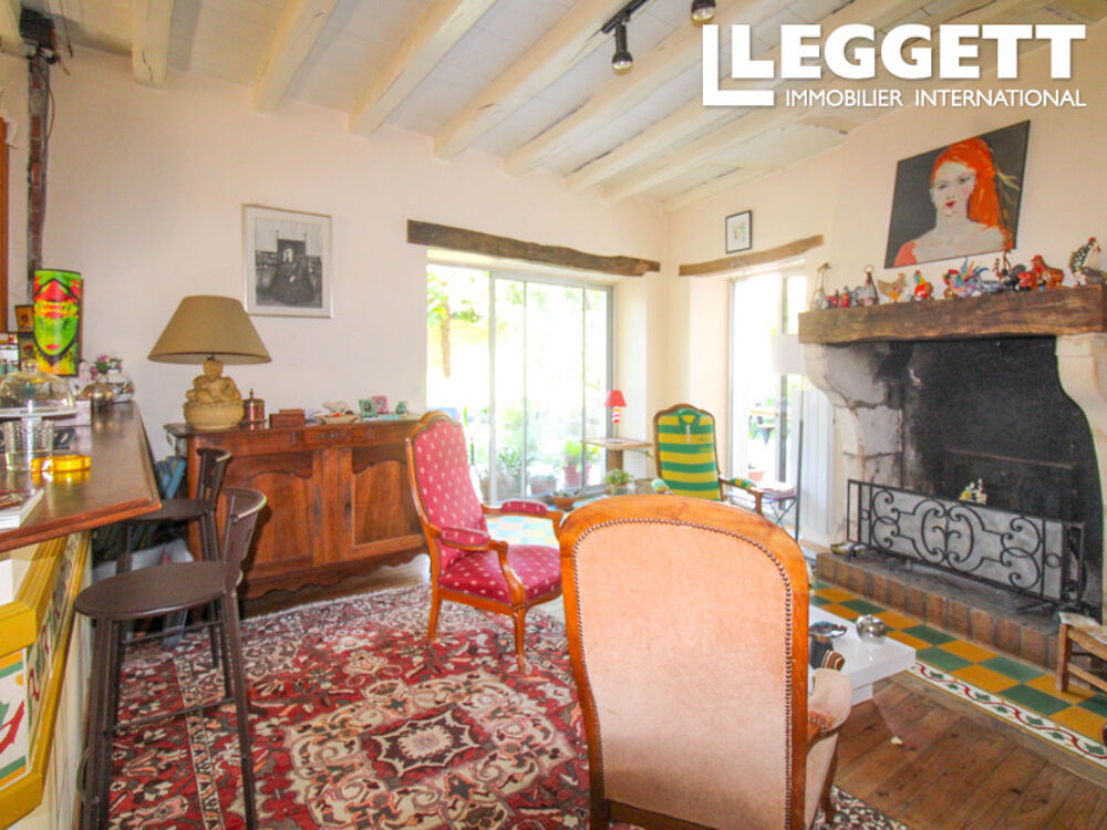 Vente Maison <br />Impressionnante maison de ville de 5 chambres dans le centre de Saint-Jean-d'Angély, garage et maison d'été, Saint-jean-d'angÉly