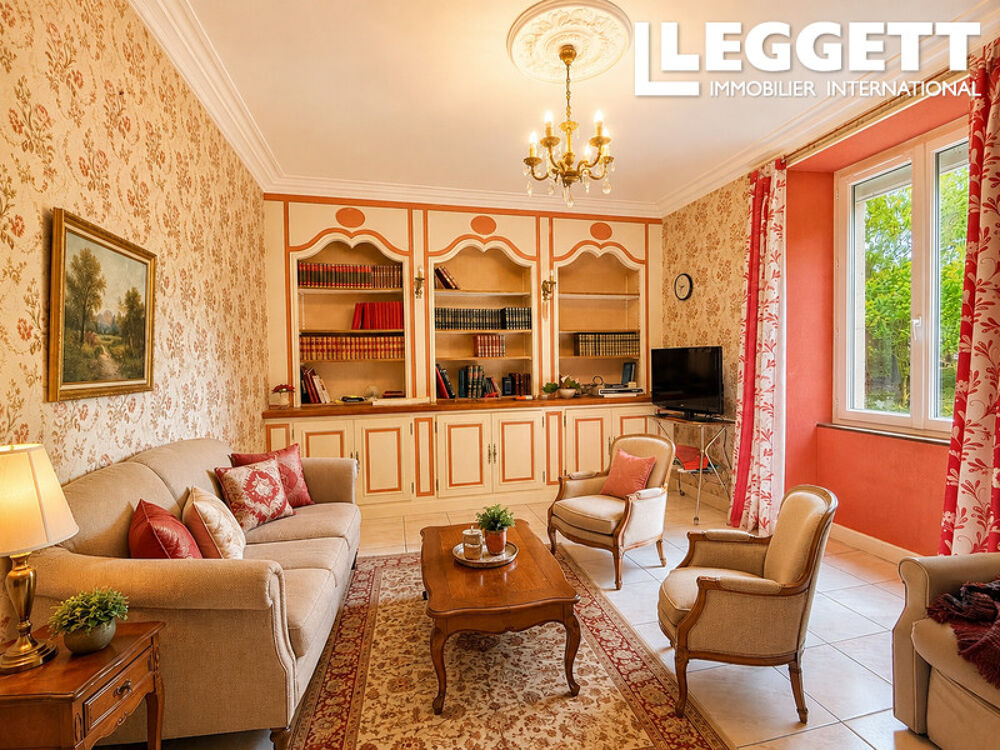 Vente Maison Maison en pierre de 3 chambres, 2 salles d'eau sur terrain clos de 3500 m2 située au fond d'une impasse. Guesnes