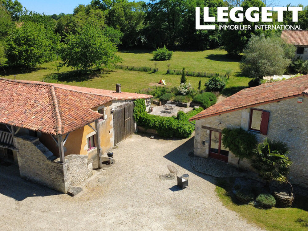 Vente Maison Domaine de Charme composée de deux habitations et dépendances sur un vaste terrain de presque 9000m2 Lizant