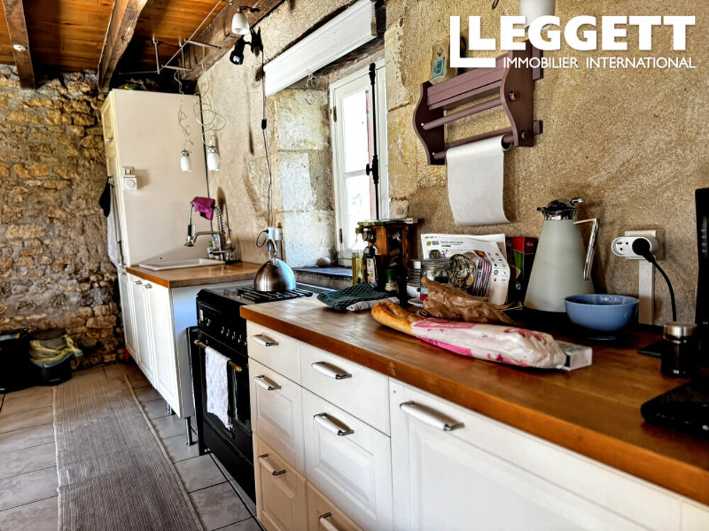 Maison de hameau pleine de caractère à vendre à Les Pichons, avec dépendance et vaste terrain de 4 378 m².