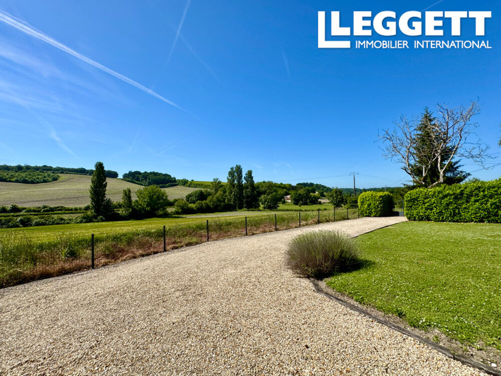 Charmante maison en pierre, grange, jardin, cadre calme avec de belles vues sur la campagne environnante.
