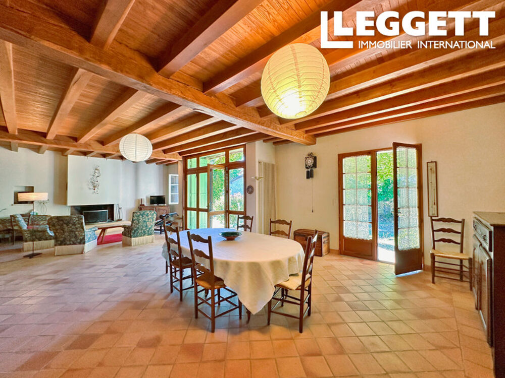 Vente Maison Grande maison de caractère avec 6 chambres, dépendance et joli jardin, dans un quartier calme et résidentiel. Saint aulaye-puymangou