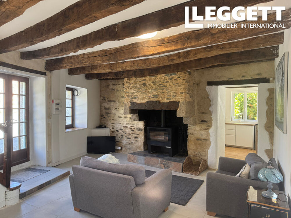 Vente Maison Deux charmantes propriétés dans un village animé près de Rostrenen et Saint-Nicolas-du-Pelem PlounÉvez-quintin
