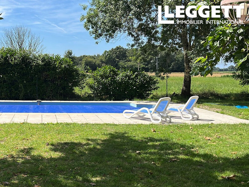 Superbe grande maison de 3 chambres avec piscine, en excellent état, dans une jolie situation.