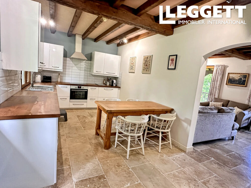 Vente Maison Propriété indépendante de 4 chambres et 3 salles de bains située dans une belle campagne offrant une vue impre Douchapt