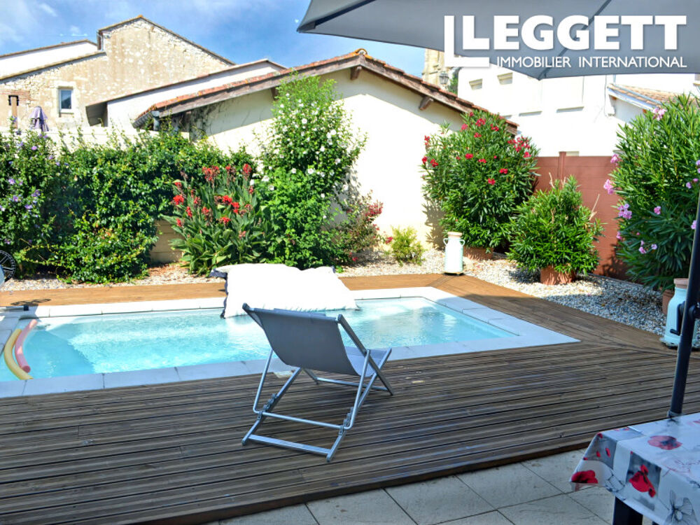 Vente Maison Au centre du village, Très ancienne maison avec colombages entièrement restaurée, jardin et piscine Laparade