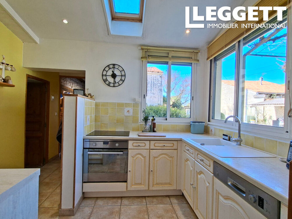 Vente Maison Charmante maison en pierres apparentes avec piscine chauffée, terrain clos, atelier d'art et batiments divers. Aigre