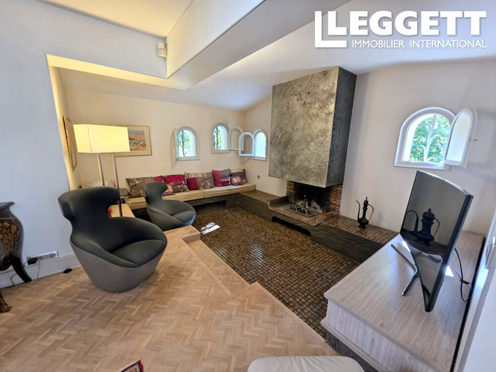 Vente Maison Spacieuse et Jolie maison familiale avec 6 chambres, piscine et jacuzzi située dans un environnement calme. AngoulÊme