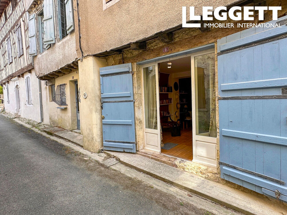 Maison de village de caractère avec colombages et cour privée dans le centre historique de Sos