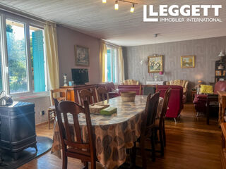 Vente Maison Charmante maison en pierre. 5 chambres. Piscine chauffée . Jardin clos. Garage. Vie de plain pied possible. Saint-front