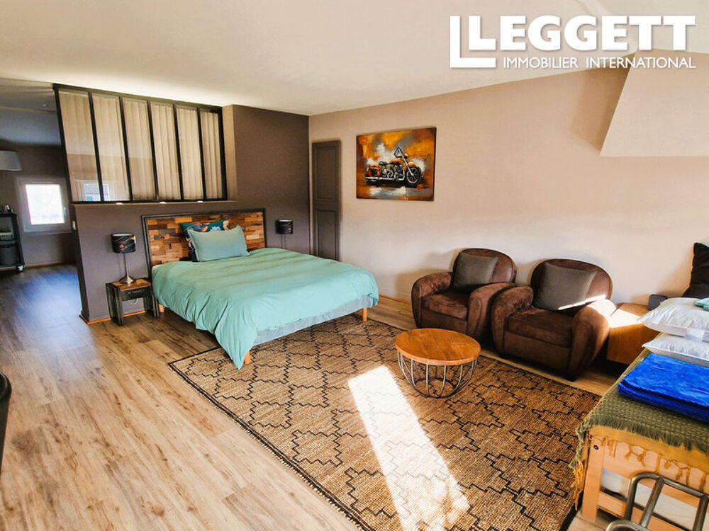Vente Maison Grande Demeure en Pierre avec Piscine Chauffée, Cave & Garage ? Idéale Famille ou Chambres d?Hôtes Saint-seurin-sur-l'isle