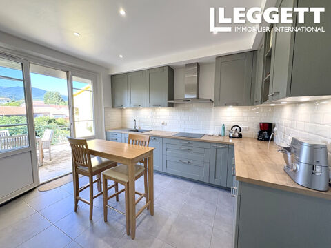   Maison familiale à Lavelanet de 7 pièces dont 5 chambres, cuisine et séjour, garage, terrasse et jardin Maison - 7 pièce(s) - 165 m²