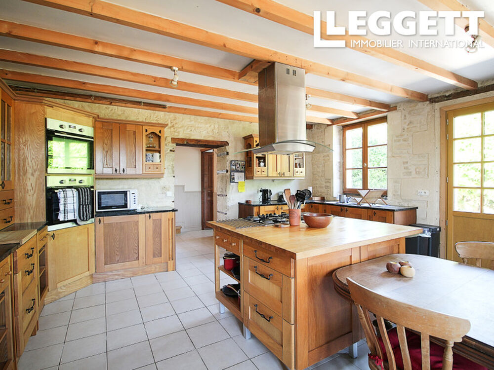 Vente Maison Superbe grange rénovée avec quatre chambres, trois salles de bains, jardin avec vue dégagée et grande grange Chives