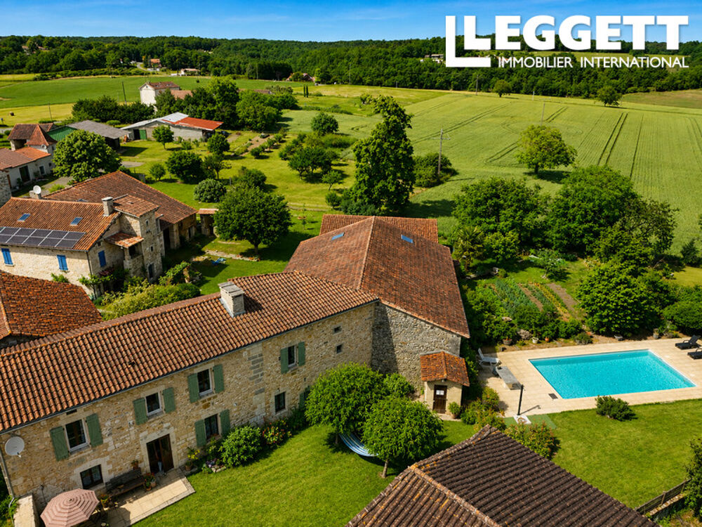 Vente Maison 16th-century house with inner courtyard, large barn, and swimming pool.<br /> La tour-blanche-cercles