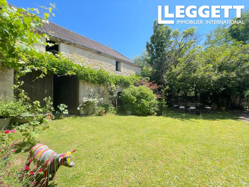 Vente Maison Charmante ferme rénovée avec grange, atelier, cour et située à proximité d'une petite rivière idyllique. Cubjac-auvÉzÈre-val d'ans