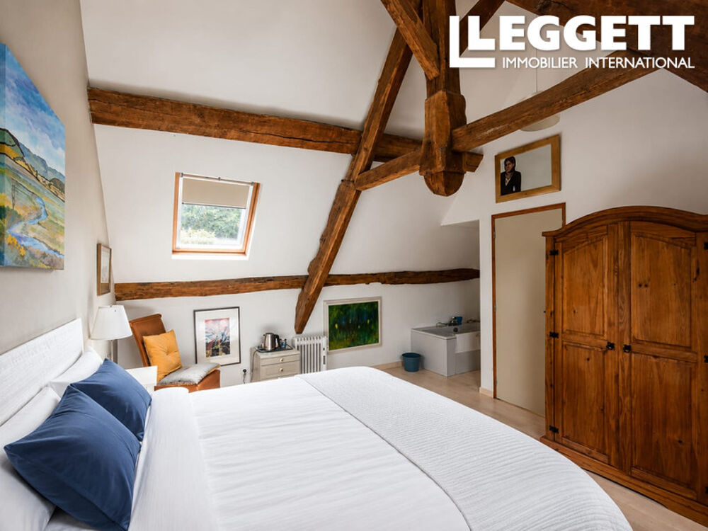 Maison en pierre rénovée 3 chambres avec vue dominante, jardin et potentiel à Brouains (Manche)