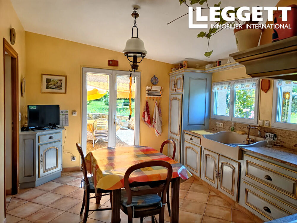 Propriété idéale offrant un potentiel de gîte ou de location Maison, dépendance et petite maison à rénover
