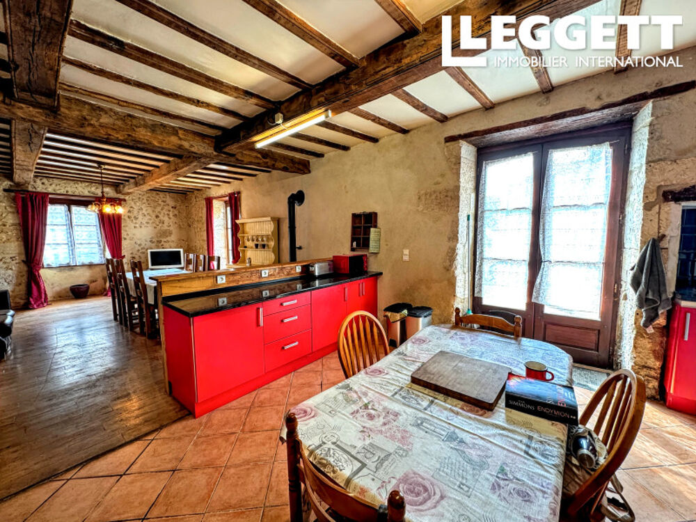 Vente Maison Superbe maison de ville du XVIIe siècle avec 4 chambres, grange, jardin, et grenier aménageable Saint-sÉverin