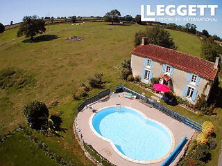 Vente Maison Ancienne ferme avec piscine et dépendances, au calme en pleine campagne Vernoux-en-gÂtine