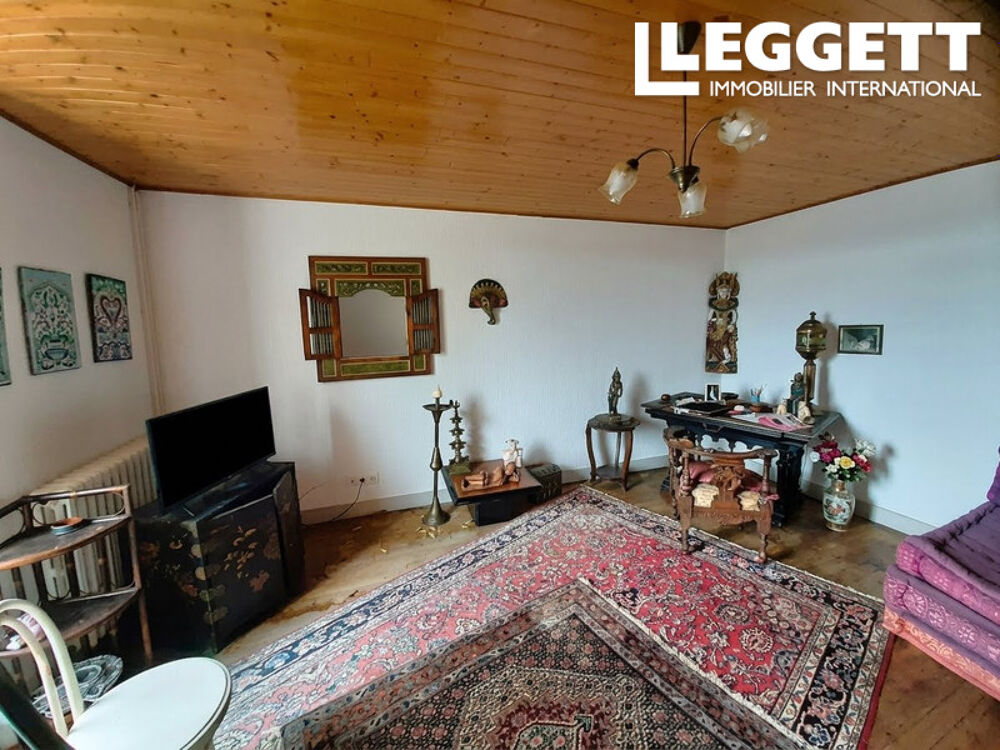 Vente Maison Maison en pierre, avec 3 chambres, granges, garage, jardin et vue sur l?église et le village de Verteillac Verteillac