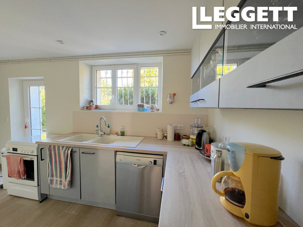 Vente Maison Grande, belle propriété rurale, récemment modernisée, située au calme, avec  une annexe de deux chambres Nouzerines
