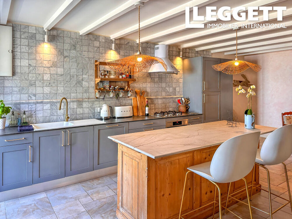 Vente Maison Grande maison de campagne avec piscine, 5 chambres, 4 salles d'eau, parc paysager, proche Matha. Sonnac