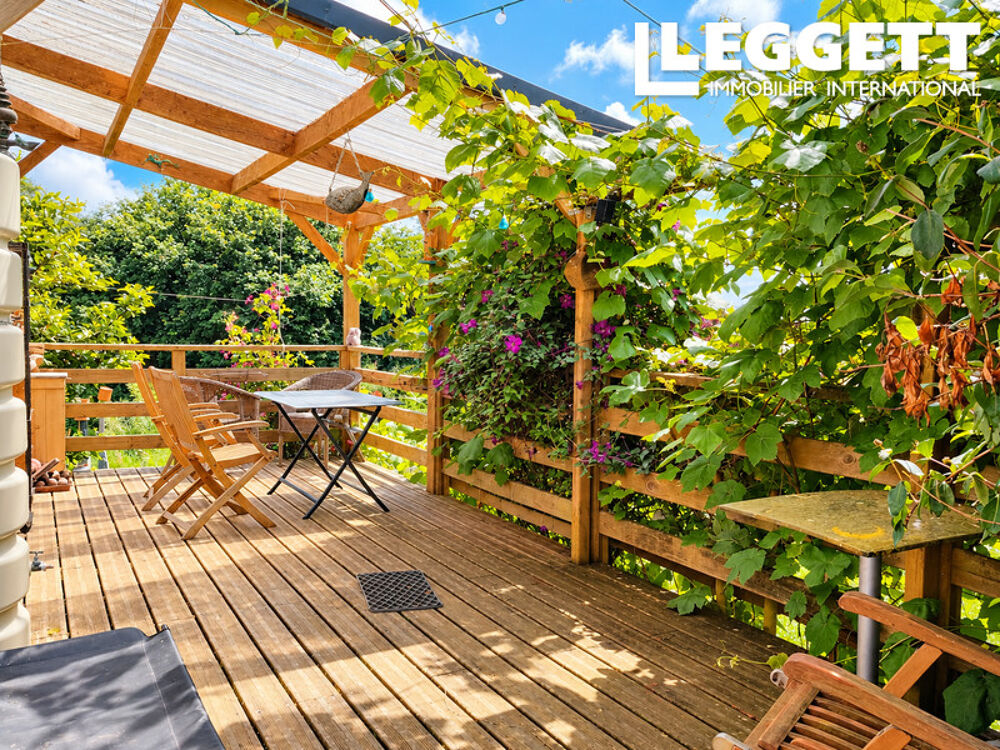 Vente Maison Charmante maison de 2 chambres avec 9 942 m² de terrain, grand hangar et jardins aménagés Duault
