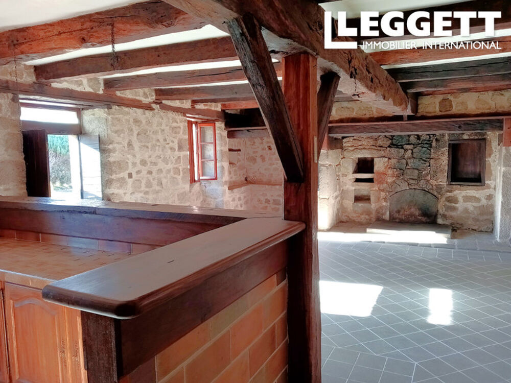 Vente Maison SOUS OFFRE D'ACHAT - Maison de caractère à rénover: puits, chalet, terrain avec étang. Beau potentiel. Roche-le-peyroux