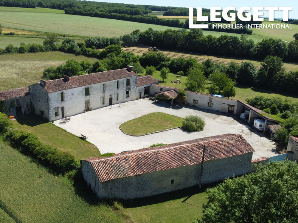 Vente Maison Beau logis sans voisins, avec un vaste terrain, une forêt privée, plusieurs dépendances et deux chambres d'ami Chives