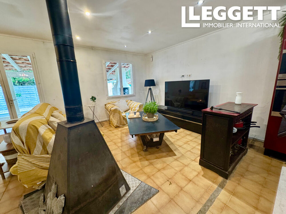SOUS OFFRE Maison familiale compacte de plain-pied, avec garage, piscine et grand jardin