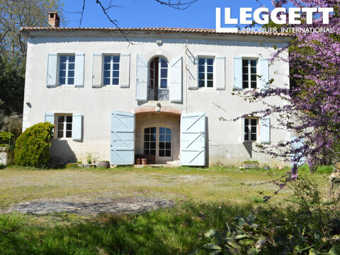   A 10 minutes d'Agen et de l'autoroute A62 , propri�t� sur plus de 4.4 ha avec bois enti�rement cl�tur� Maison - 7 pi�ce(s) - 260 m�