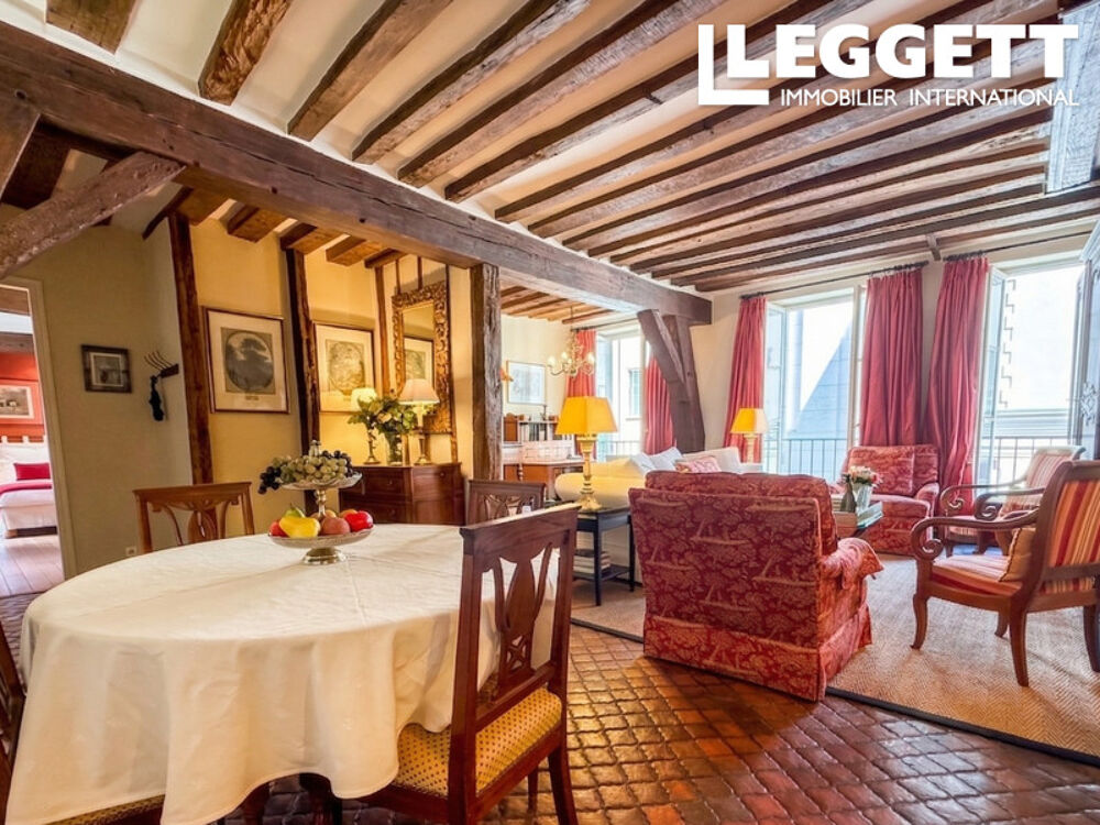 Vente Appartement Village Saint Paul, Le Marais. Appartement de caractère, Deux Pièces, 65m2 Carrez, au calme, 2ème étage. Paris 4