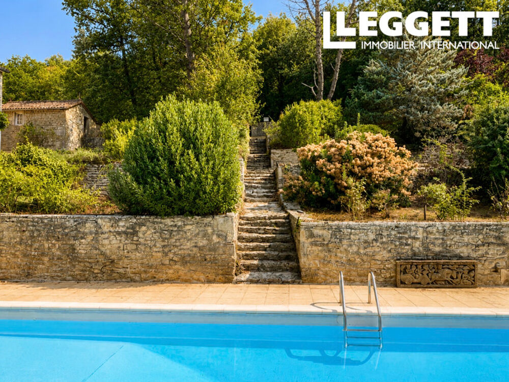 Exceptionnel logis du XVIII? siècle avec piscine, pigeonnier et 3,5 hectares de parc et de bois