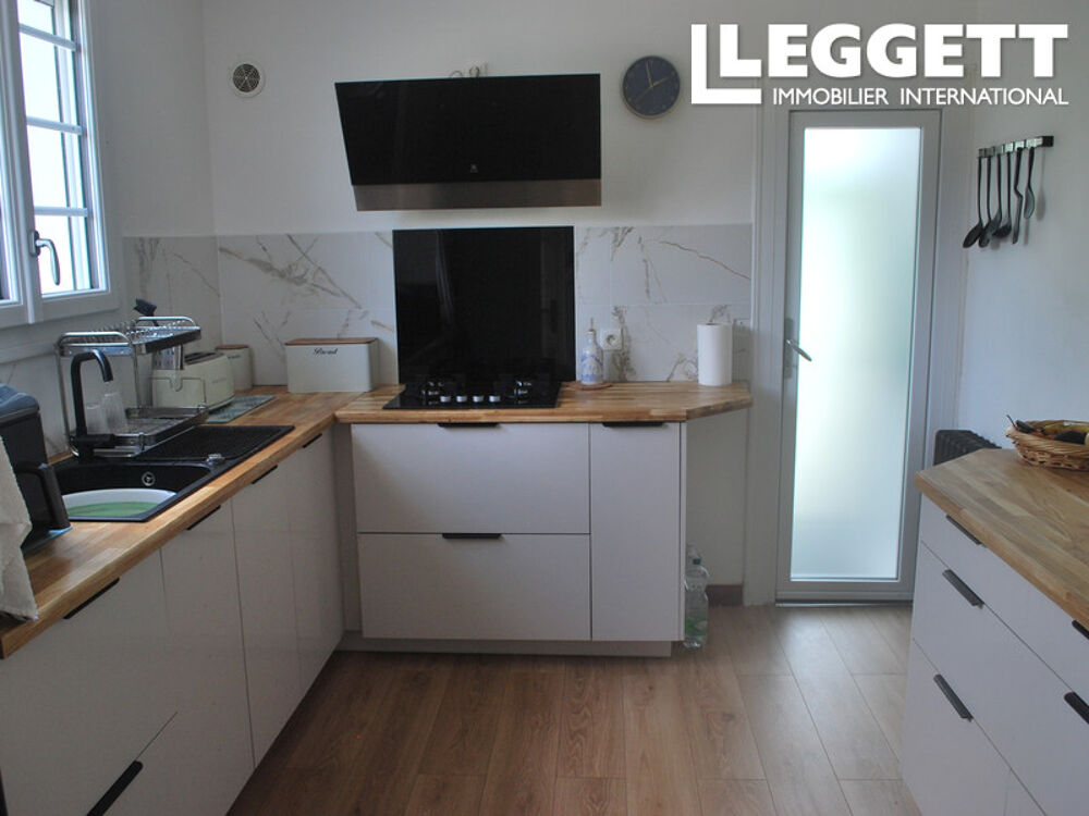 Vente Maison Magnifique maison individuelle de 4 chambres au bord de la rivière, située dans la ville très prisée de Montmo Montmorillon