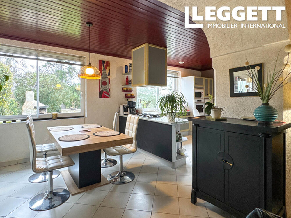 Vente Maison Ancienne ferme de caractère avec une vue imprenable exposée plein sud, piscine et dépendances sur 1.2 ha TrÉjouls