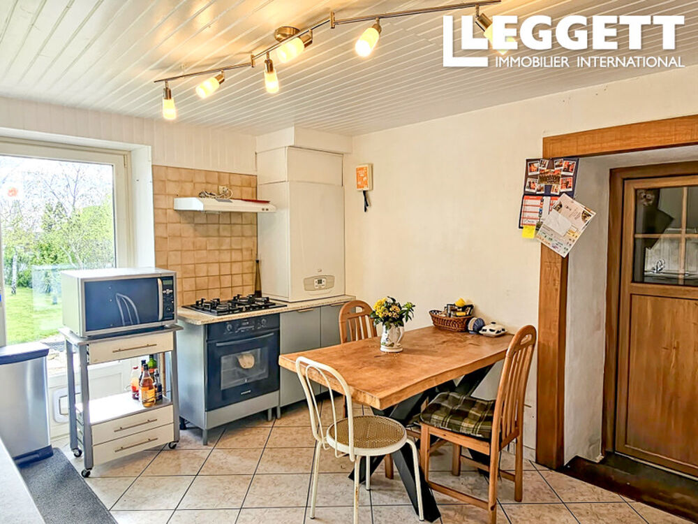 Vente Maison Propriété avec maison rénovée de 4 chambres, 6 659 m² de terrain, dépendances et seconde bâtisse à rénover Saint-martin-des-fontaines