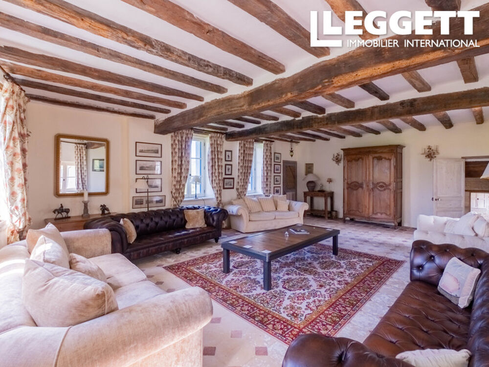 Vente Maison Beau manoir avec maison d'amis et grange annexe, cour et jardin avec piscine, prés et terres. Maulay