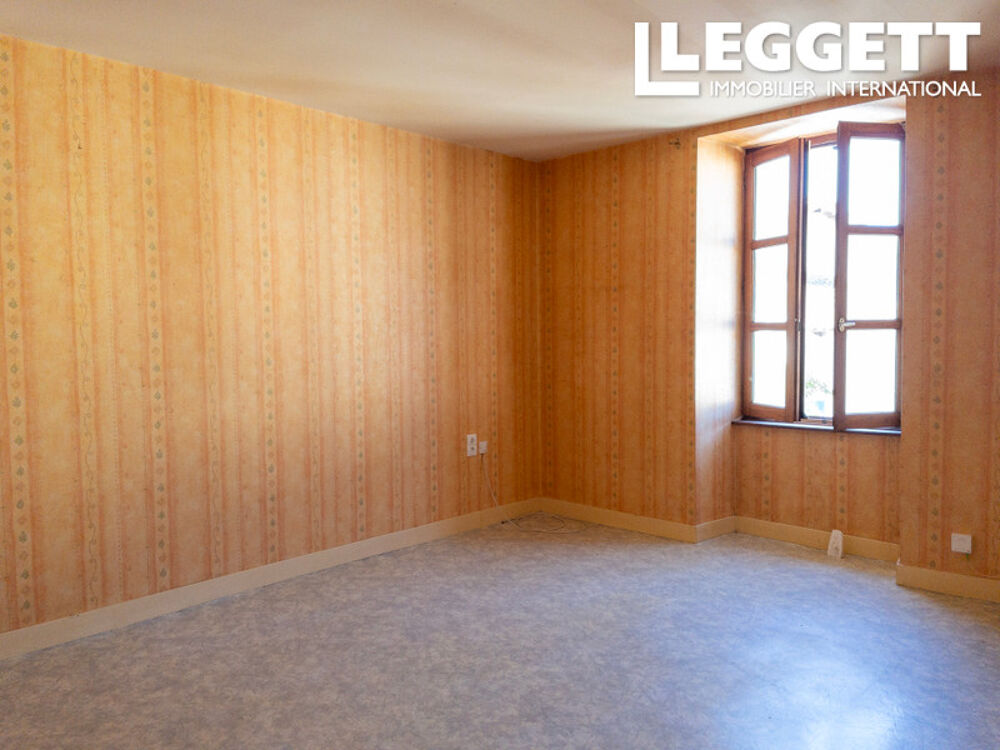 Vente Maison Maison de 4 chambres, anciennement une boulangerie dotée d'un grand local, située dans un charmant vlllage Pressignac