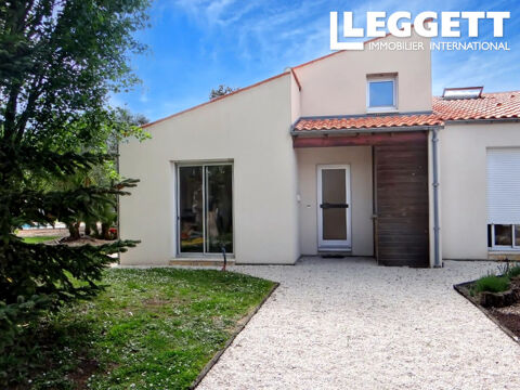   Maison d'architecte 4 chambres et beau volumes. Coeur de bourg Courcon. Maison - 7 pièce(s) - 212 m²