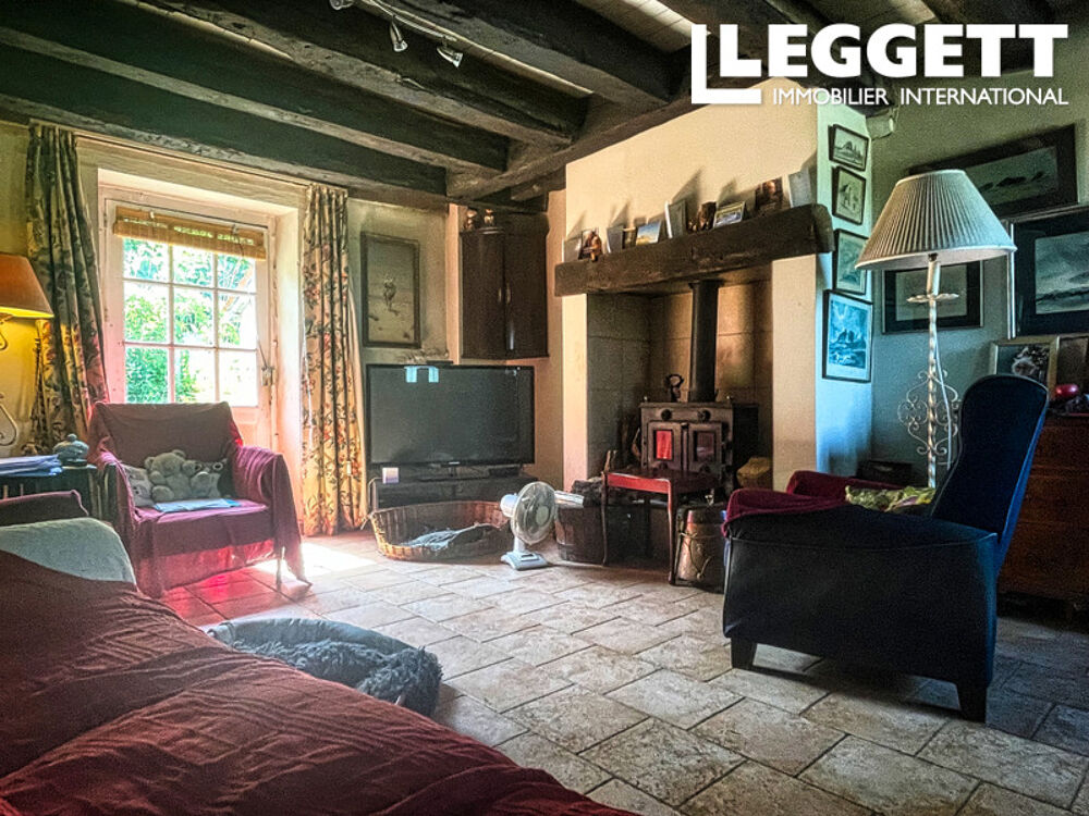 Charmante maison indépendante de 3 chambres située dans un hameau tranquille, avec dépendances et jardin.