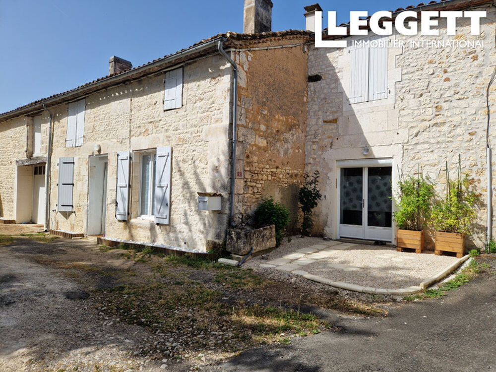 Vente Maison Jolie maison en pierres rénovée, avec 3 chambres, grange et jardin, dans le bourg de CHARRAS. Charras
