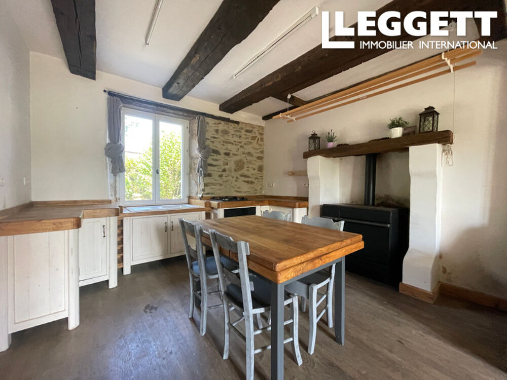 Maison 3 ch rénovée avec soin, dans un hameau calme près d'Oradour-sur-Vayres, avec combles aménagés.
