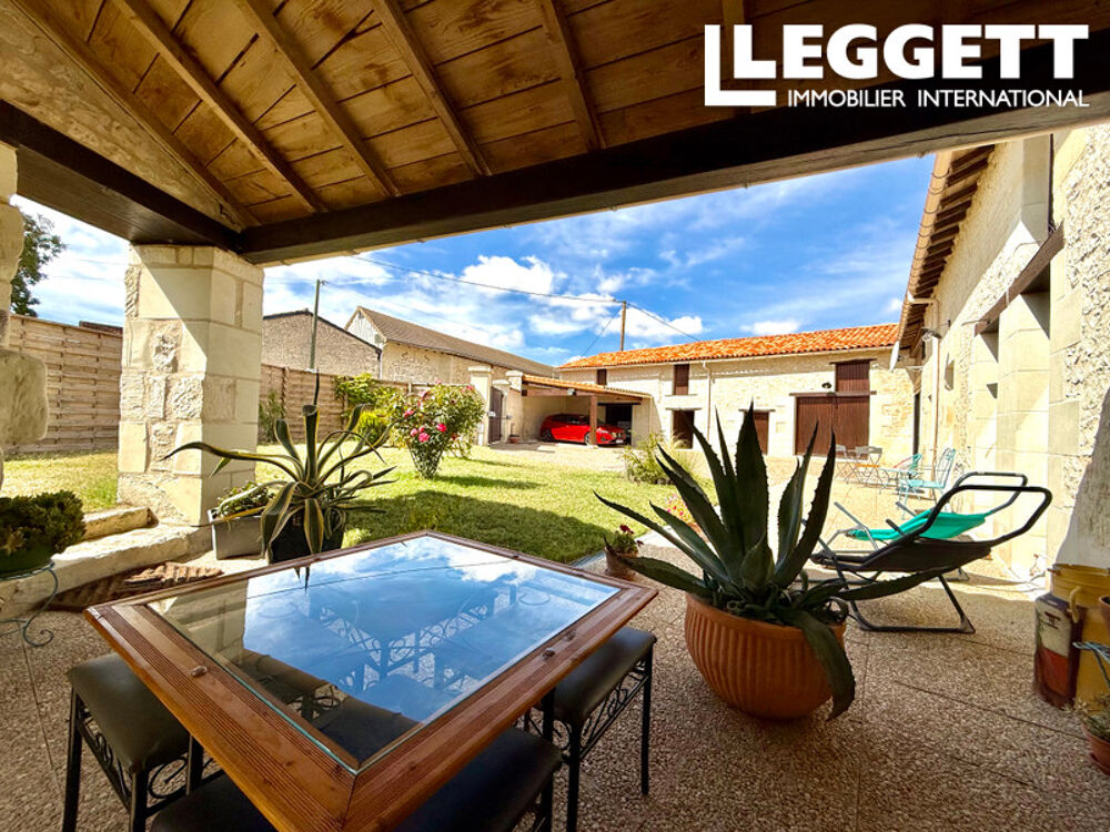 Vente Maison Sud Val de Loire : maison en pierre, dépendances, 3 chambres dont 1 de plain-pied, terrain clos de 3 300 m². La roche-rigault