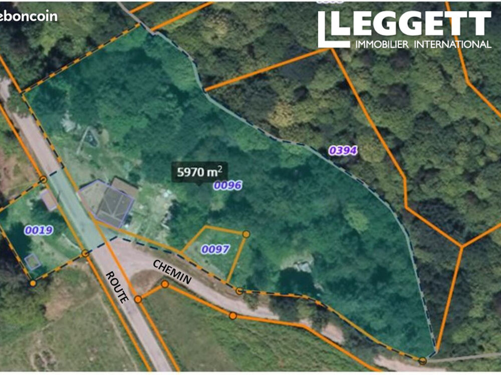 Vente Maison Maison individuelle en pierre et ardoise de 3 chambres, sur 5890m² de pelouse et de bois. Janaillat