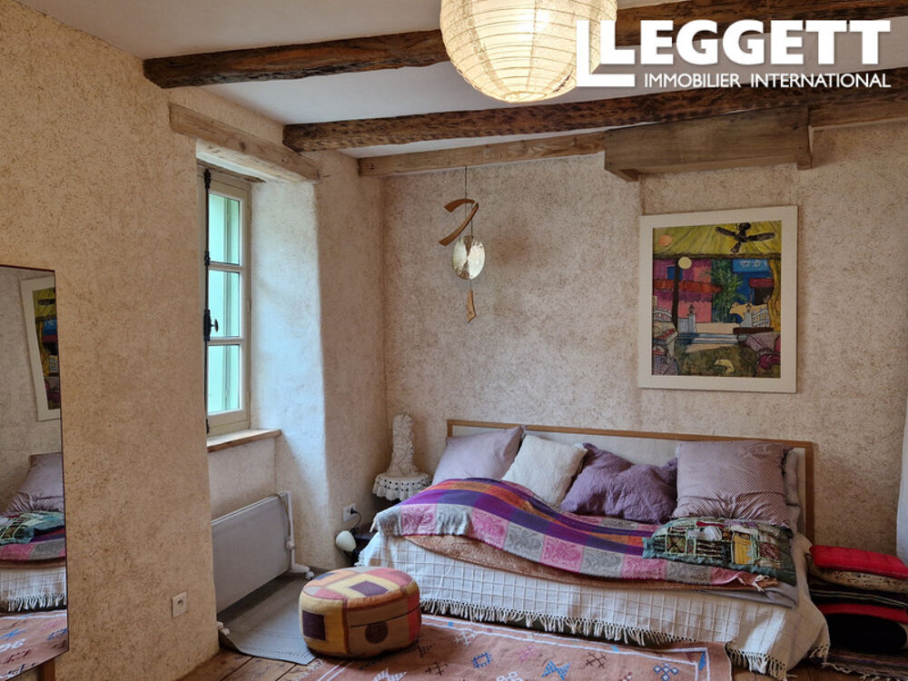 Vente Maison Maison d'artiste en pierre, rénovation écologique, avec belle vue, 2 granges, une terrasse et un petit jardin. VÉlieux