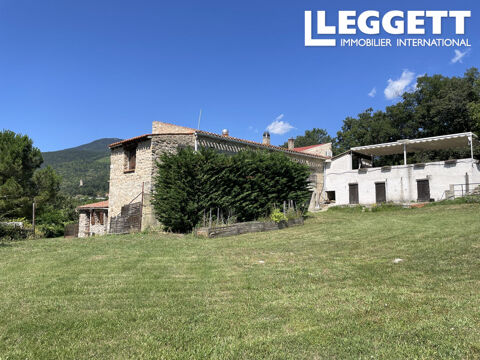   Mas traditionnel en pierres avec restaurant, rsidence, garage, terraces, dpendances et jardin. Maison - 9 pice(s) - 382 m