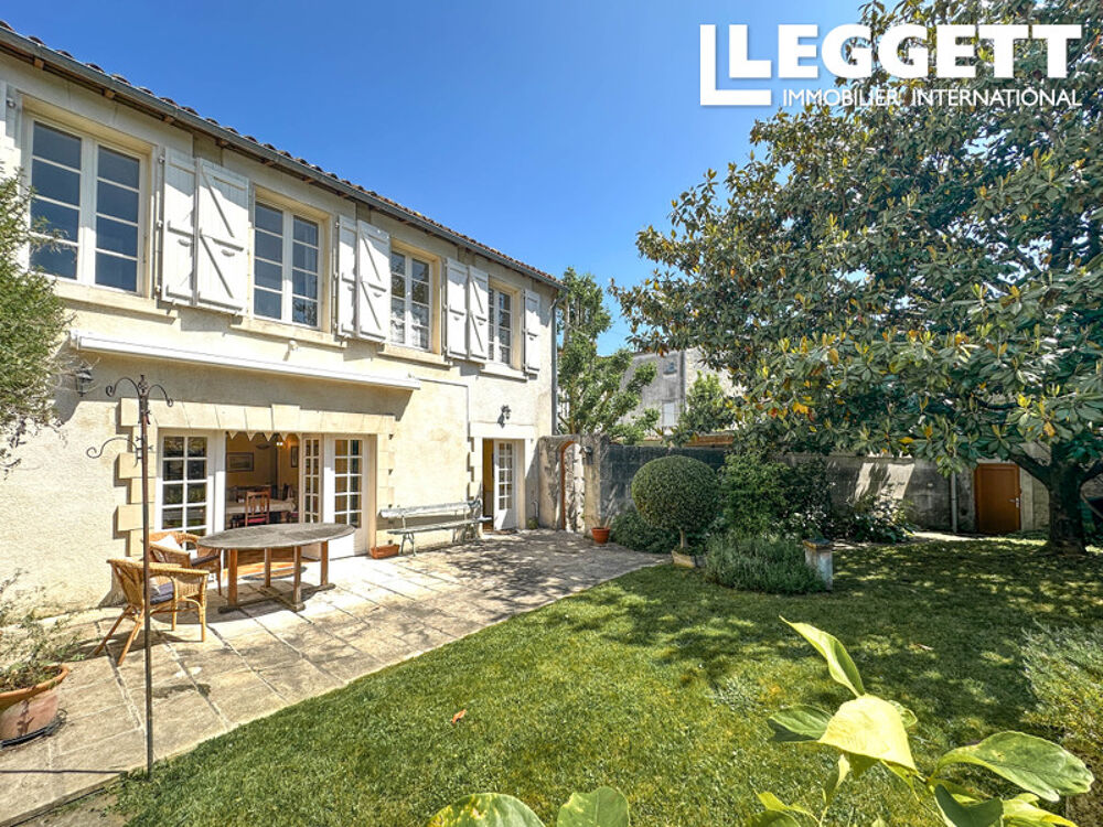 Charmante Maison en pierre + Studio - Secteur Rives gauche . Cour , jardin , garage et parking couvert .